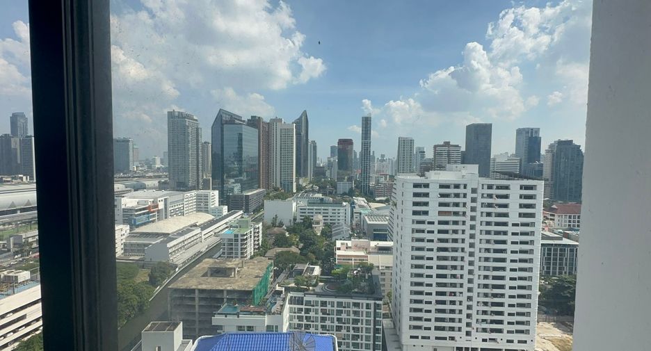 For sale 3 bed condo in Watthana, Bangkok