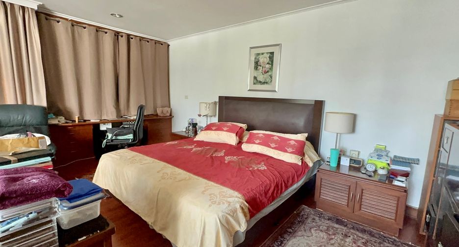 For sale 3 bed condo in Watthana, Bangkok