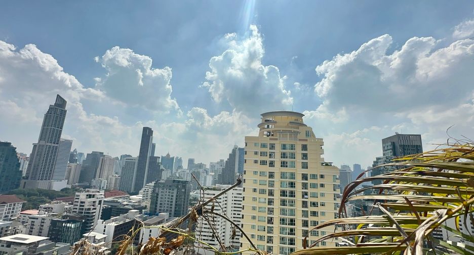 For sale 3 bed condo in Watthana, Bangkok