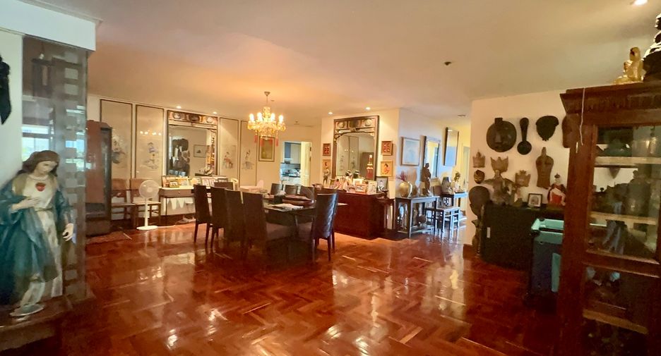 For sale 3 bed condo in Watthana, Bangkok