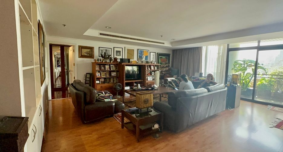 For sale 3 bed condo in Watthana, Bangkok