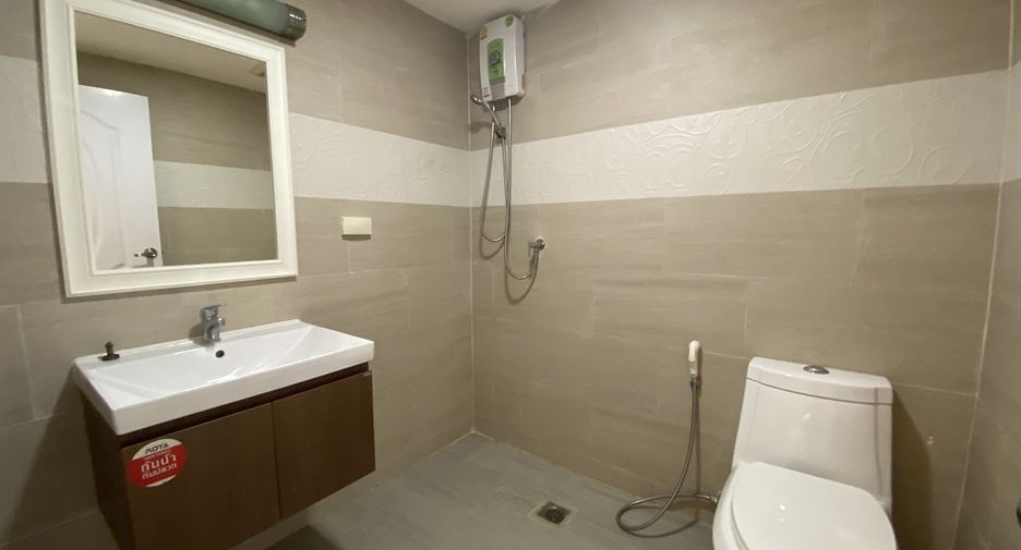 À vendre 3 chambres condo à Watthana, Bangkok