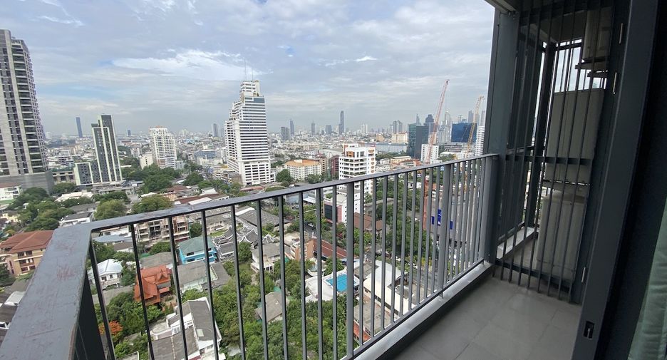 For sale 2 bedrooms condo in Yan Nawa, Bangkok