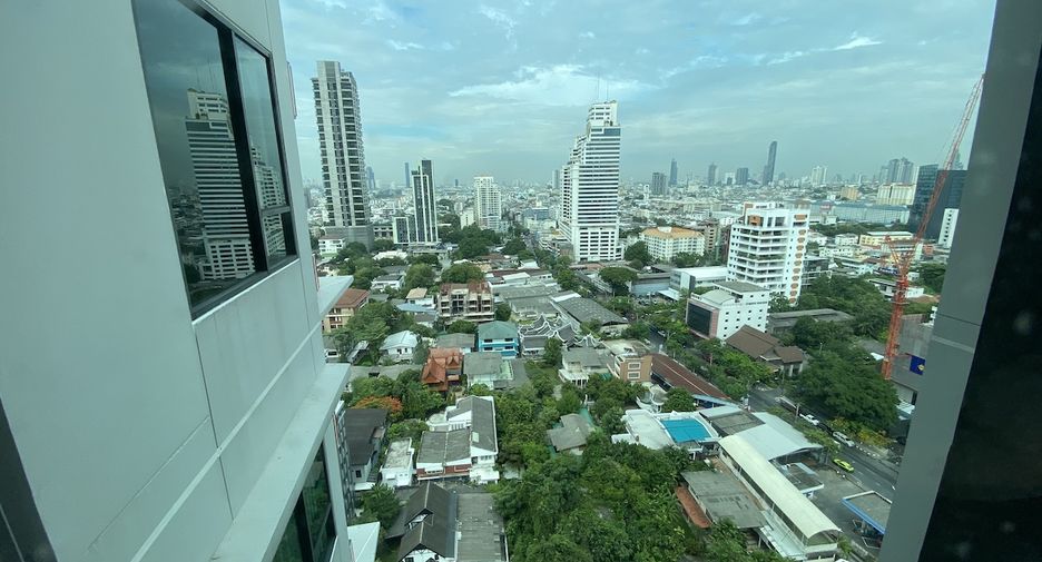 For sale 2 bedrooms condo in Yan Nawa, Bangkok
