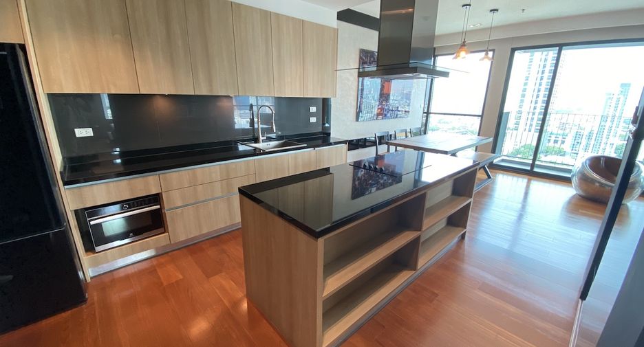 For sale 2 bedrooms condo in Yan Nawa, Bangkok
