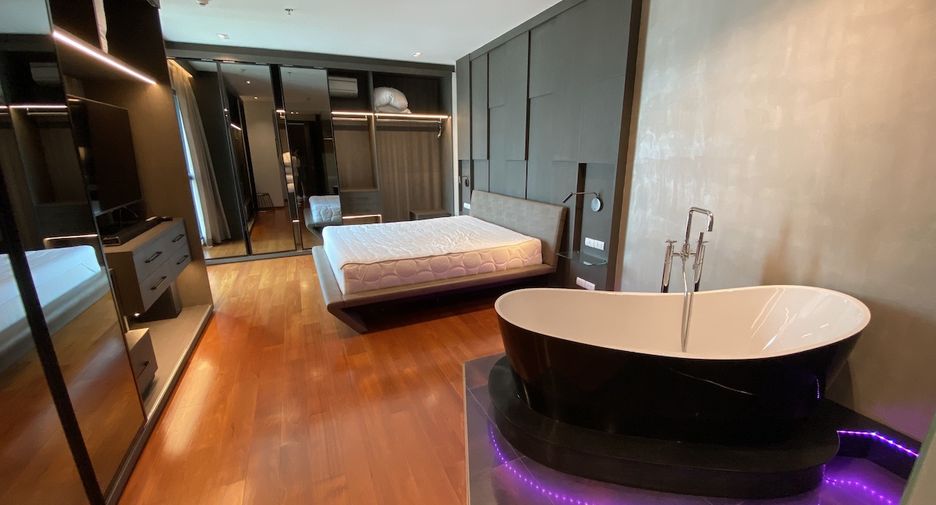 For sale 2 bedrooms condo in Yan Nawa, Bangkok