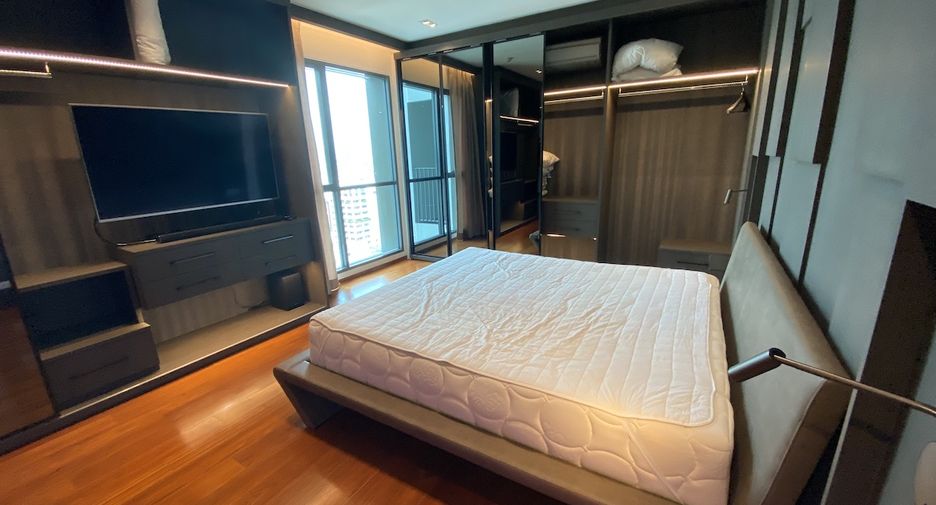 For sale 2 bedrooms condo in Yan Nawa, Bangkok