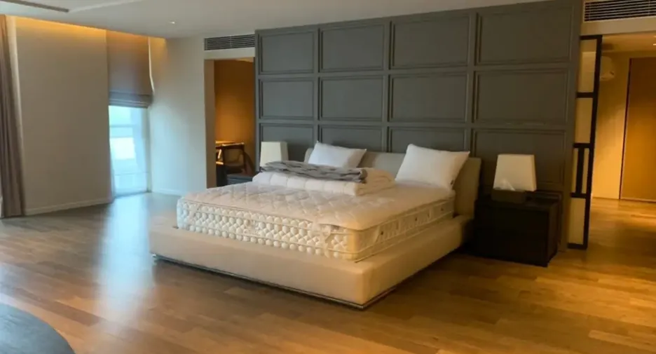 For sale 3 bedrooms condo in Watthana, Bangkok