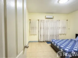 For rent 3 bed townhouse in Mueang Rayong, Rayong