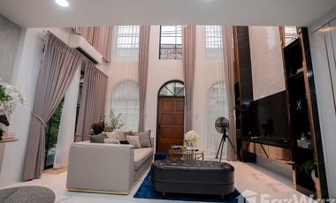 For sale 5 Beds townhouse in Lat Phrao, Bangkok