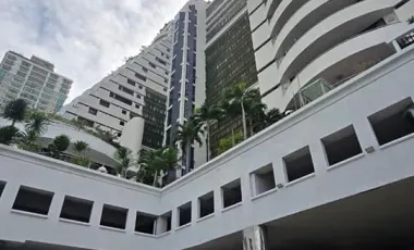 For sale 2 bed condo in Watthana, Bangkok