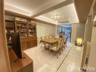 For sale 5 bed townhouse in Phaya Thai, Bangkok