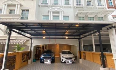For sale 5 Beds townhouse in Phaya Thai, Bangkok
