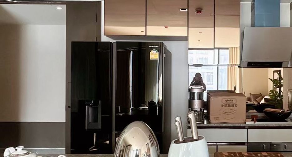 For sale 3 bed condo in Watthana, Bangkok