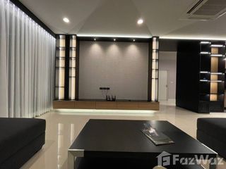 For sale 4 Beds house in Bang Kapi, Bangkok