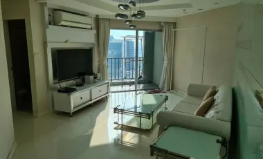 For rent 2 bed condo in Huai Khwang, Bangkok