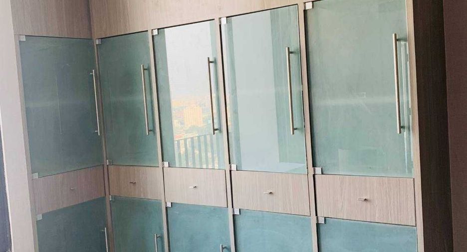 For sale 2 bed condo in Watthana, Bangkok