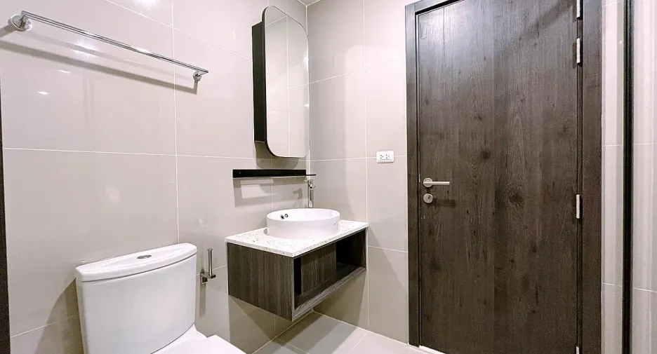 For rent 1 bed condo in Huai Khwang, Bangkok