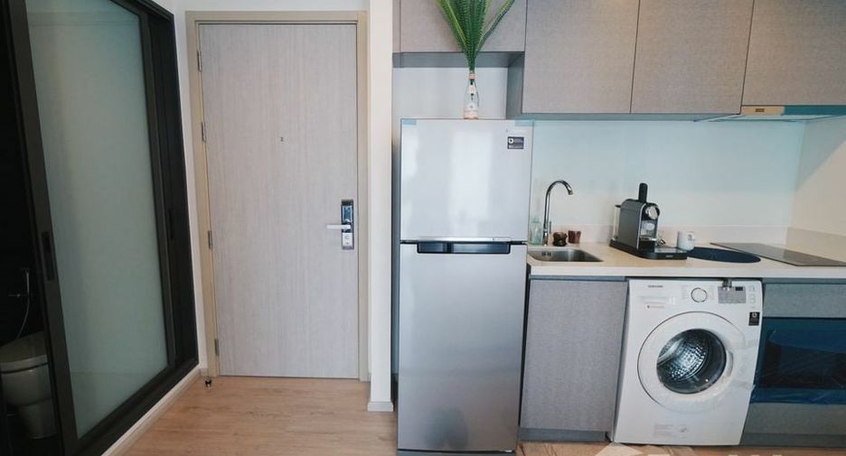 For rent studio condo in Khlong Toei, Bangkok