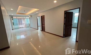 For rent 2 bed condo in Din Daeng, Bangkok