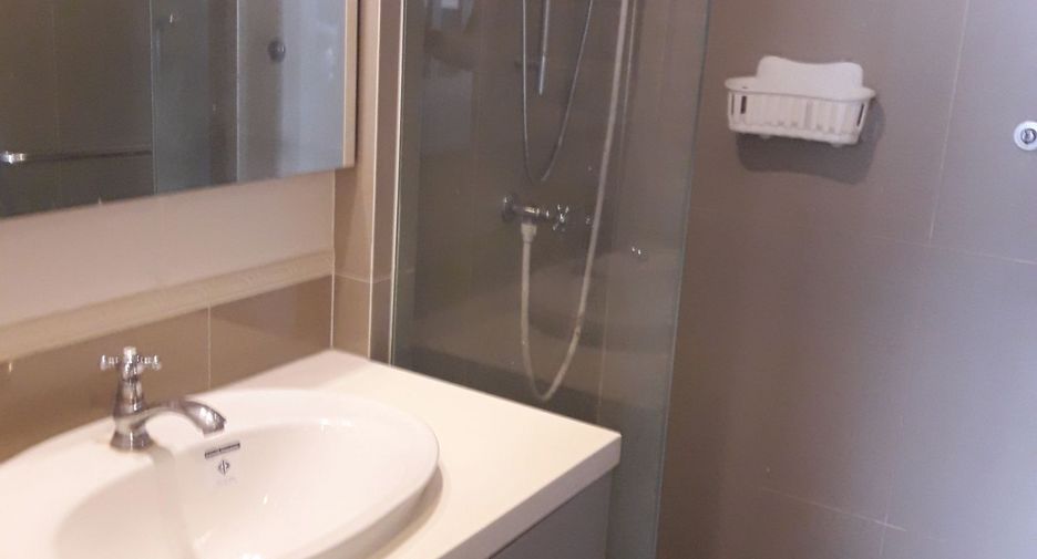 For rent studio condo in Phaya Thai, Bangkok