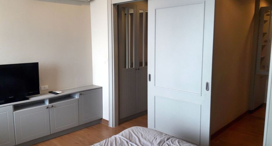 For rent studio condo in Phaya Thai, Bangkok
