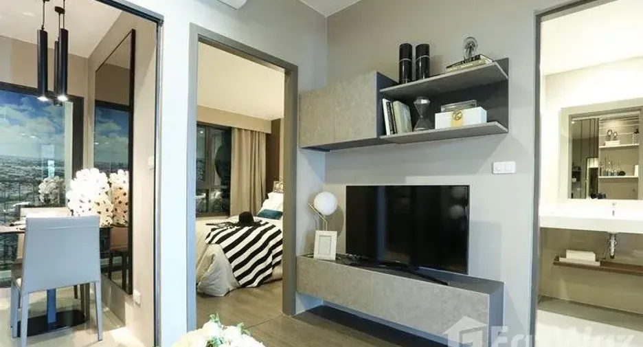 For sale 2 bed condo in Phaya Thai, Bangkok