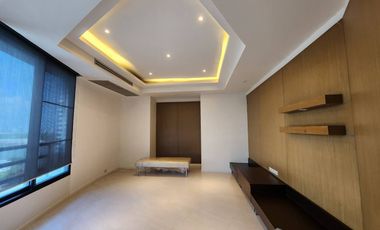 For sale 2 bed condo in Yan Nawa, Bangkok
