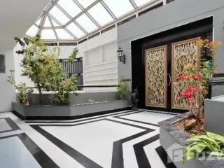 For rent 5 bed condo in Bang Phlat, Bangkok