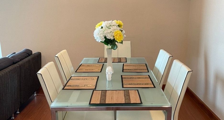 For rent 3 bed condo in Huai Khwang, Bangkok
