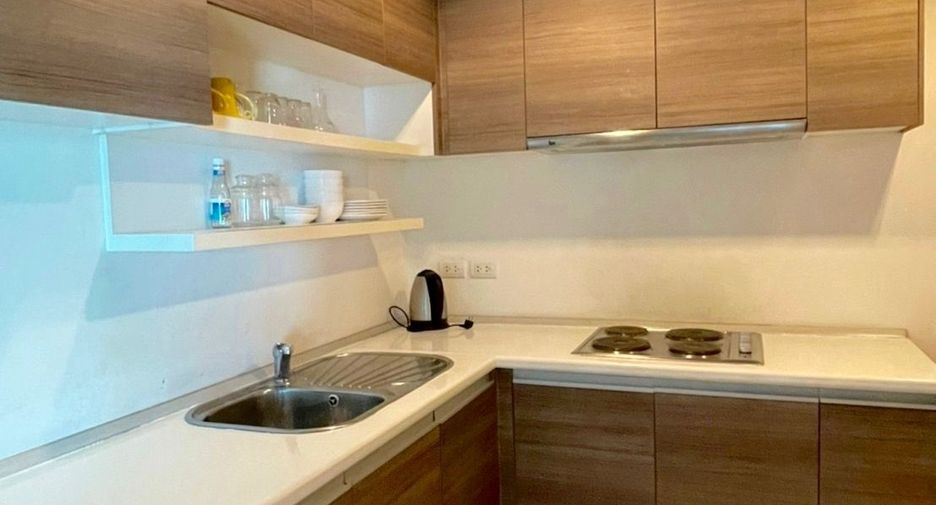 For rent 3 bed condo in Huai Khwang, Bangkok