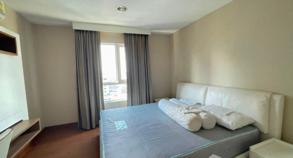 For rent 3 bed condo in Huai Khwang, Bangkok