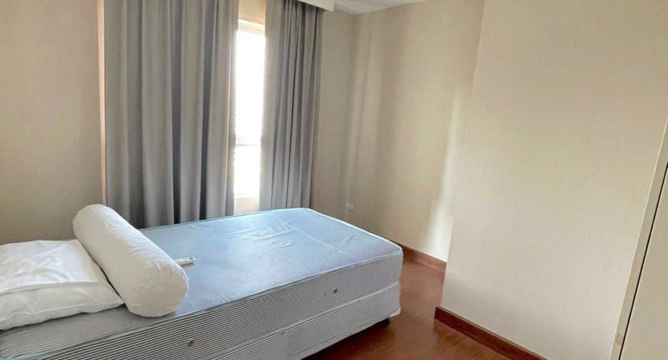 For rent 3 bed condo in Huai Khwang, Bangkok