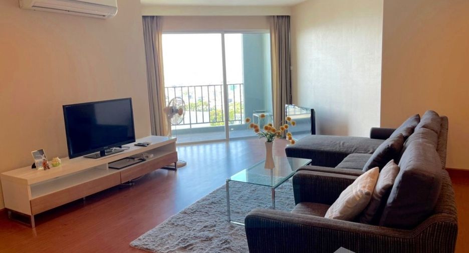 For rent 3 bed condo in Huai Khwang, Bangkok