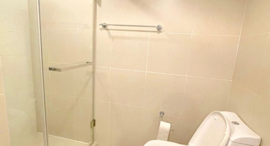 For rent 3 bed condo in Huai Khwang, Bangkok