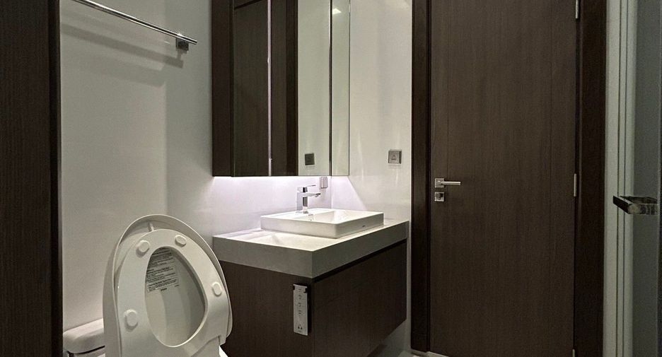 For rent 2 bed condo in Khlong Toei, Bangkok