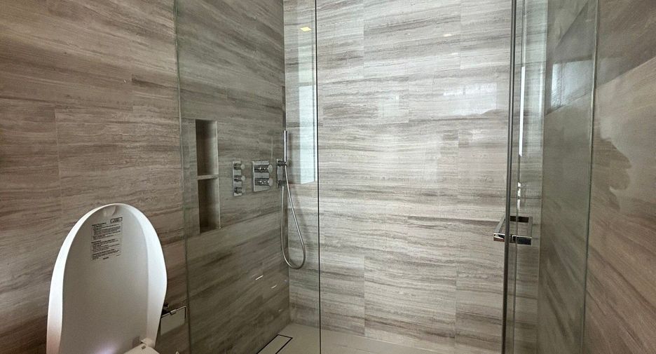 For rent 2 bed condo in Khlong Toei, Bangkok