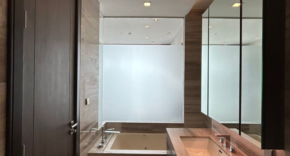 For rent 2 bed condo in Khlong Toei, Bangkok