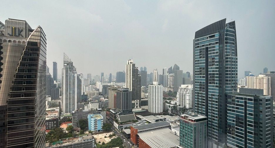 For rent 2 bed condo in Khlong Toei, Bangkok
