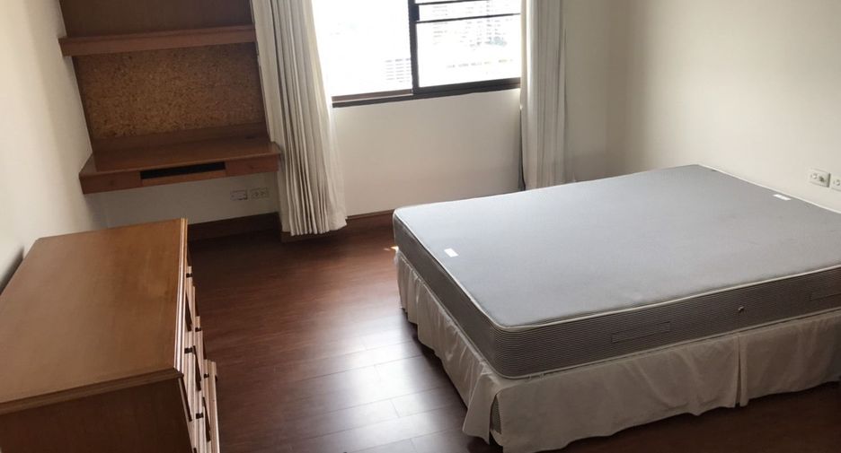 For rent 3 bed condo in Watthana, Bangkok