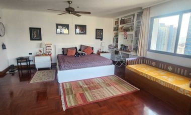For rent 3 bed condo in Watthana, Bangkok