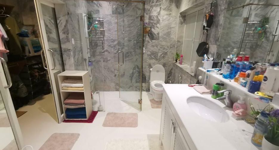 For sale 4 bed villa in Bang Lamung, Chonburi