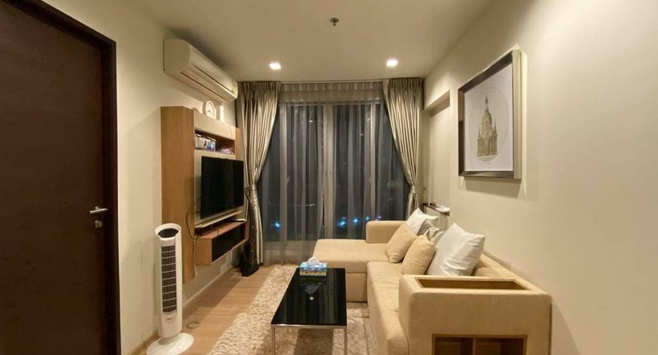 For sale 1 Beds condo in Sathon, Bangkok