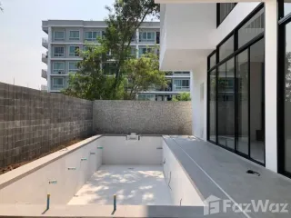 For sale 4 bed townhouse in Mueang Chiang Mai, Chiang Mai