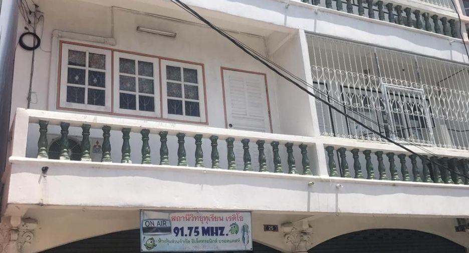 For sale 6 bed townhouse in Mueang Nonthaburi, Nonthaburi