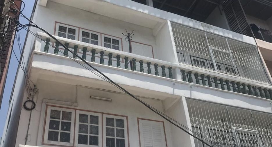 For sale 6 bed townhouse in Mueang Nonthaburi, Nonthaburi