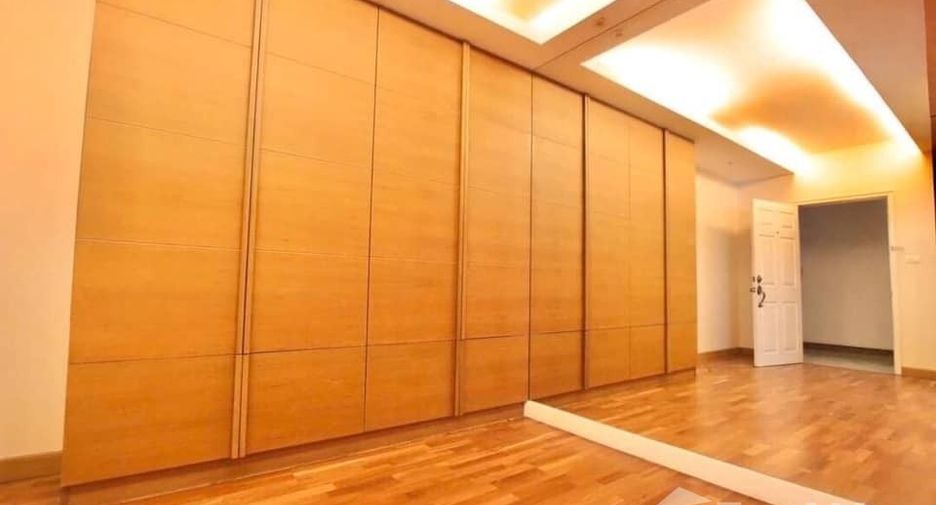 For sale 3 bed condo in Mueang Nonthaburi, Nonthaburi