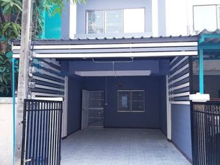 For sale 3 bed townhouse in Sam Khok, Pathum Thani