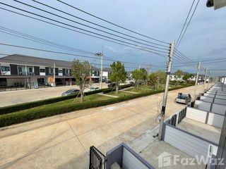 For sale 3 bed townhouse in Bang Pakong, Chachoengsao