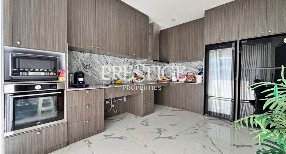 Продажа 3 спальни дом в Саттахип, Чонбури